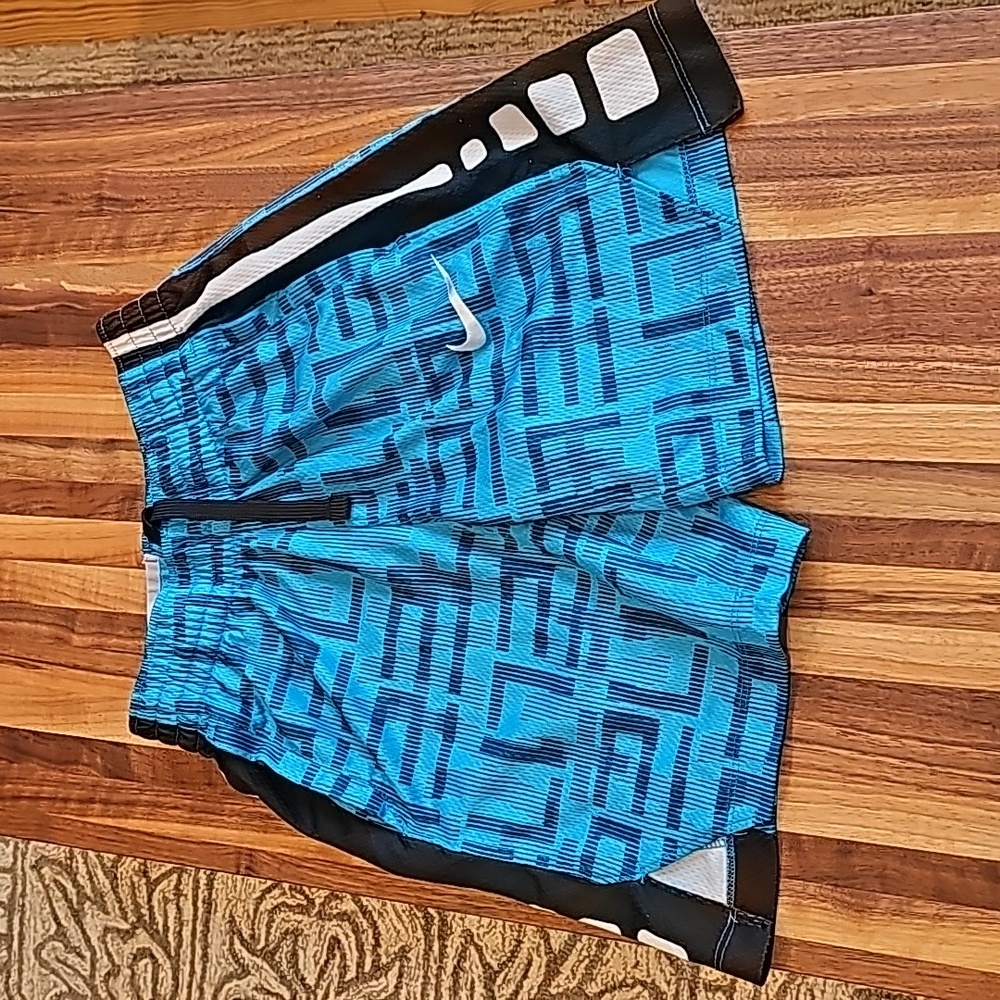 Nike dri fit boys pull on shorts size S excellent
